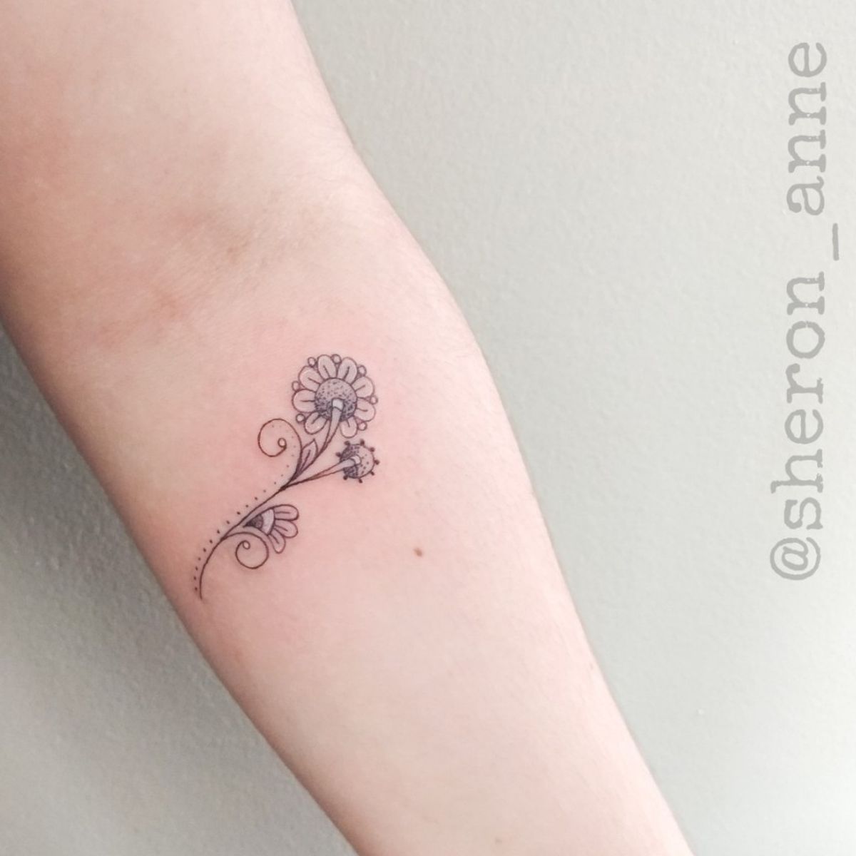 Tattoo Uploaded By Sheron Anne Flowertattoo Fineline Finelinetattoo Blackcatneedles Electricink Everlastink Electrapop Pftattoomachines Womantattooist Womantattooartist Braziliantattooartist Sheronanne Sheronannetattoo Curitiba