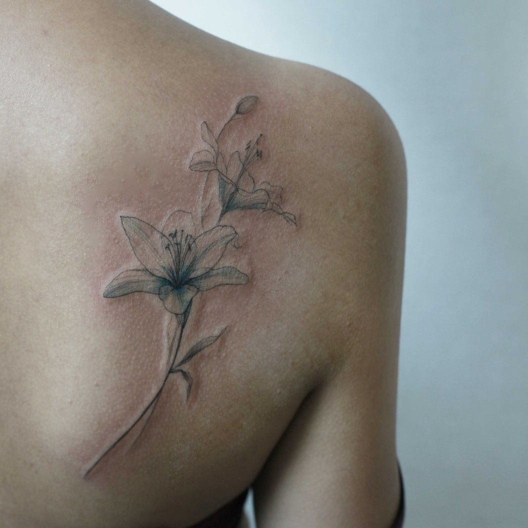 50 Delightful Lily Flower Tattoos On Shoulder