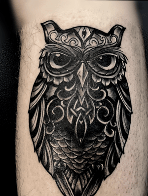 Tattoo done by Gareth Doye, client referenced image. For bookings email info@luckyironstattoo.com😊 #tattoos #tattoooftheday #copenhagen #københavn #kbh #owltattoo #tattoodo #ztattoo #blackwork #legtattoo #garethdoye #bnginksociety 