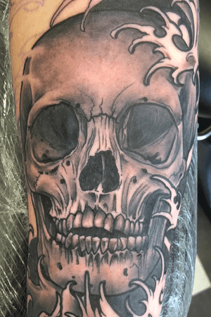 Part of a skull and wave sleeve I’m working on.. Thanks for looking 🤙