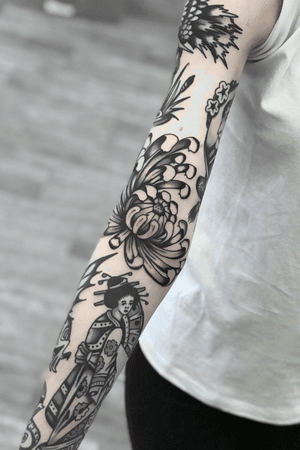 Almost done sleeve. Flower fresh, another ones healed.  #tattooartist #oldschool #traditional #blackandgrey #Black #BoldTattoos #oldschool 