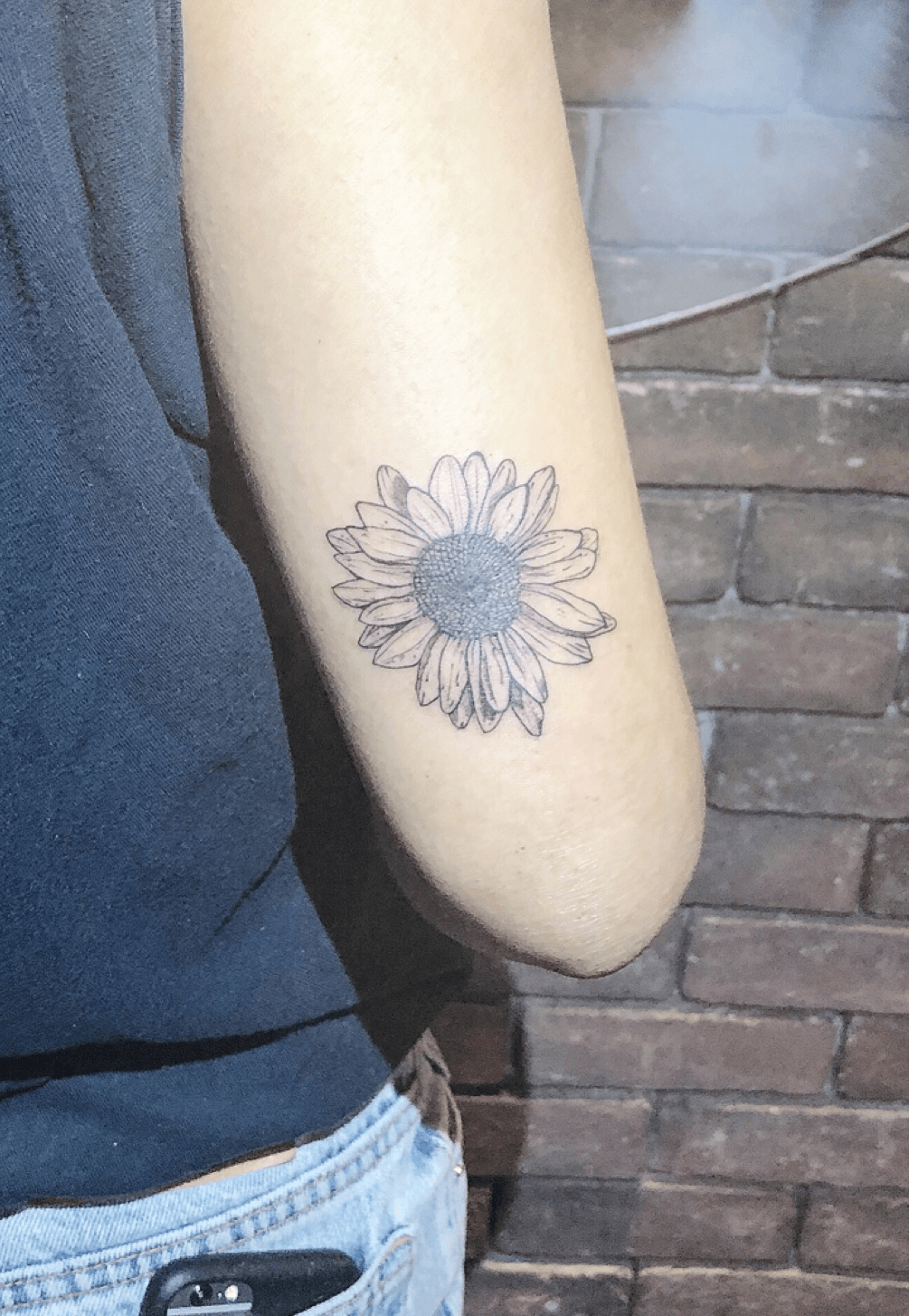 Jherelle Jay on Twitter Another sunflower done today for Louise Thank  you for travelling from Somerset and trusting me with your first tattoo     sunflower boquet finelines botanical firsttattoo feminine 