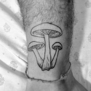 Mushroom tattoo with shadows