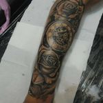 Tattoo relógio de bolso com rosas #relogio #rosas #rosarytattoo #tattoo #tatuagembrasil 