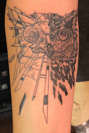 Geometric owl by Gibran A. Bracero Bruno at Good Vibrations Ink Orlando. Dont know the original artist that drew the owl.  #geometric #owl #skull 