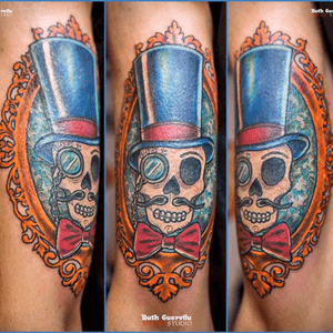 Ruth Cuervilu Tattoo : Skeleton with moustage and top-hat.