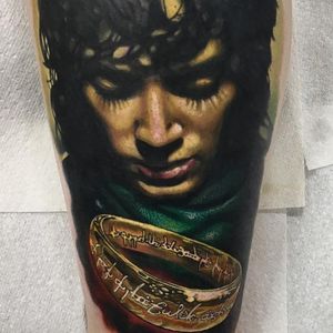 Lord of the Rings Tattoo by Alex Rattray #AlexRattray #realism #realistic #hyperrealism #portrait #popculture #LordoftheRings #movietattoo #FrodoBaggins #ElijahWood #thering #Elvish #Elven #gold