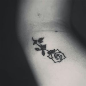 Aquela tattoo delicada #tattoorose 