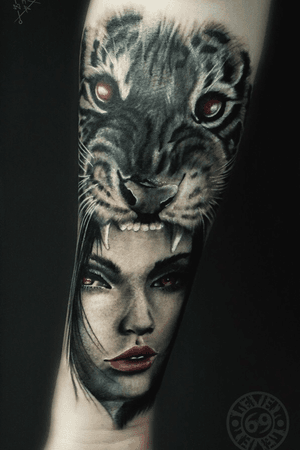  #hand #handtattoo #tattooart #realism #realistic #Tattoodo #tattoopharma #worldfamousink #realismtattoo #blackandgrey #blackandgreytattoo #69level #girltattoo #tigertattoo #girlandtiger