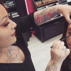 🕸️🖤My second passion, my job🖤🕸️#tattoos #tattooed #tatuada #tatuajes #alternativegirl #inked #inkedgirl #chest #chestpiece #chesttattoo #makeup #makeupartist #maquillaje #maquilladora #lipstick #lipsticktattoo #witchcraft #witch 