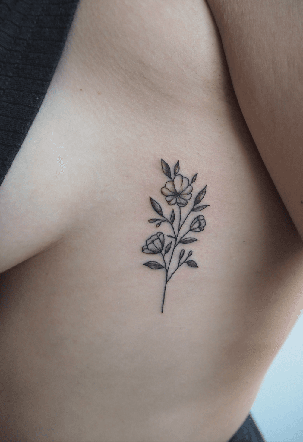10 Delicate Flower Rib Tattoo Ideas