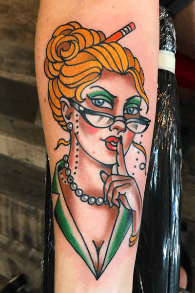 This sexy librarian features #kingyocolor green and carmel. The carmel makes avgreat skintone. #ladyhead #librarian #neotraditionaltattoo 