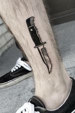 Black trad, knife, left side leg