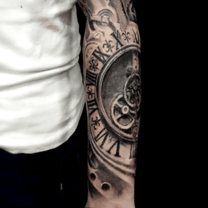 Because details matters... This clock has been inspired from the Prague astronomical clock. Free artistic interpretation..Hope you like it and thanks for the support.#realismtattoo #clocktattoo #pragueastronomicalclock #tattooinspiration #inkstinctsubmission #besttattooartist #tattoodublin 