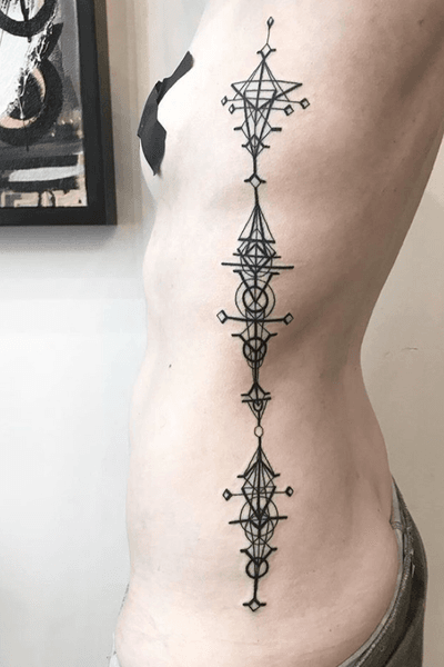 #femininetattoo #lineworktattoo #blackwork #delicate #pretty #ornamental #jewelry #alien #geometry #suni #sunibanik