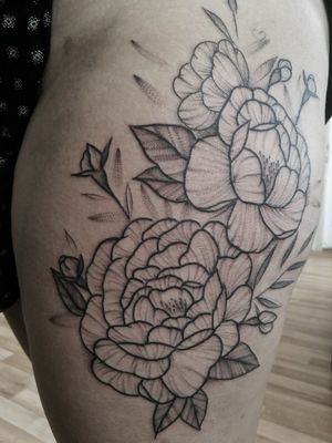 Part 2 . . #tattooart #tattooartist #flowertattoo #flower #tattooeurope #tattooculture #tattooukraine #tattooodessa #tattoovienna #tattooberlin #graphictattoo #minimaltattoo #flowerstattoo #mandalatattoo #tattogirl #TattooGirl #tattooGirls
