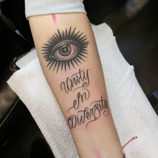 Tatuaje de Liam Ryan #LiamRyan #MotorinkFinestTattooing #Amsterdam #script #letters #text #quote #eye #thirdeye