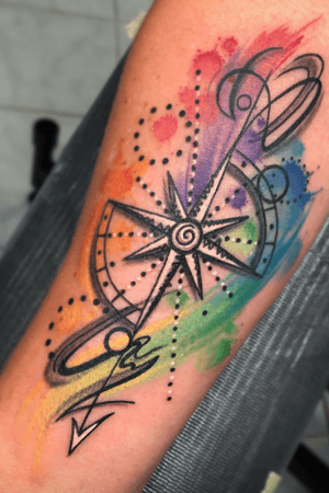Grunge, trash, watercolor compass