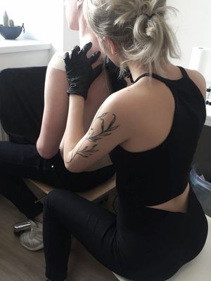 Process..#tattooart #tattooartist #flowertattoo #flower #tattooeurope #tattooculture #tattooukraine #tattooodessa #tattoovienna #tattooberlin #graphictattoo #minimaltattoo #flowerstattoo #mandalatattoo