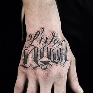 Tatuaje de Liam Ryan #LiamRyan #MotorinkFinestTattooing #Amsterdam #script #letter #text #quote