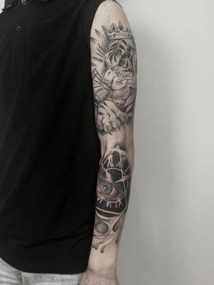 My project . . #tattooart #tattooartist #flowertattoo #flower #tattooeurope #tattooculture #tattooukraine #tattooodessa #tattoovienna #tattooberlin #graphictattoo #minimaltattoo #flowerstattoo #mandalatattoo #tattogirl #TattooGirl #tattooGirls