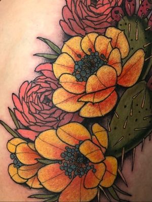 New York tattoo studio: Daredevil Tattoo NYC, done by Lara Scotton, #traditional #newyorktattoo #flowers #colorful #femaletattooartist
