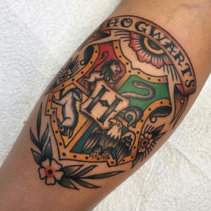 done by Stevelittlefingers #traditional #colortattoo #hogwarts 