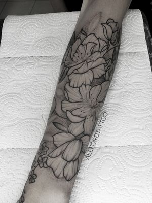 My project..#tattooart #tattooartist #flowertattoo #flower #tattooeurope #tattooculture #tattooukraine #tattooodessa #tattoovienna #tattooberlin #graphictattoo #minimaltattoo #flowerstattoo #mandalatattoo #tattogirl #TattooGirl #tattooGirls