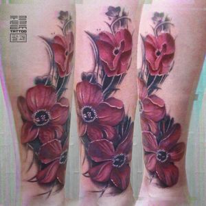 Когда-то, давным давно, талантливый русский оружейник Левша подковал блоху 😏 а я сделал #тату Пчеле @pchela2677 😉 (август 2016) #tattoo #flowers #inkedsense #Chi