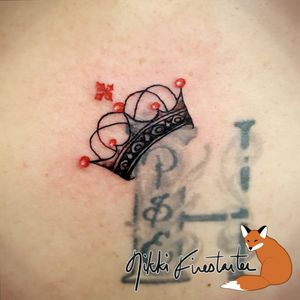 Added a crown to an existing tattoo. http://nikkifirestarter.com #tattoos #bodyart #ink #bodymods #crown #crowntattoo #redandblack #redink #blackink #queen #jewels #lineart #softshading #art #graphictattoos #graphicart #apprenticetattoos