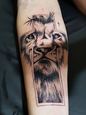 #tattoo #tat #lion #liontattoo #cross #arcticmonkeys #inked #religioustattoo #blessed #tattoo2me #tattoo4life #tattooaddict #tattoobrazil