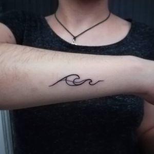 Tattoo by @Samfarfan #wave #tattoo #tatuaje #waves #olas #tattoos #ink #inked #inkedgirls #finelinetattoo #wavetattoo #mar #ocean #blacktattoo #blackinktattoo #madridjoven #madrid #tattooartist #venezolana #venezolanosenespaña #venezolanoenmadrid