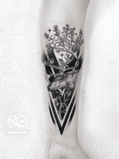 By RO. Robert Pavez • Sweet Reindeer • Done in Studio Zoi tattoo Stockholm 🇸🇪 2018 #engraving #dotwork #etching #dot #linework #geometric #ro #blackwork #blackworktattoo #blackandgrey #black #tattoo #fineline