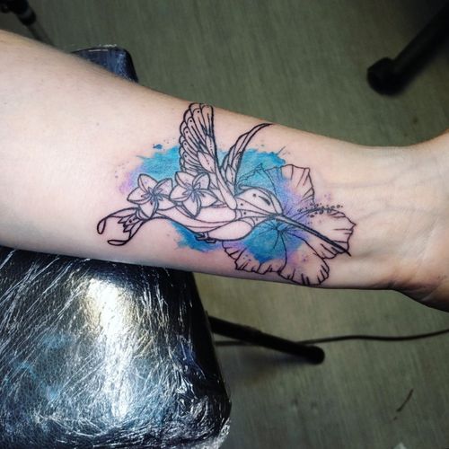 Hummingbird with flowers and watercolor ! My really first watercolor tattoo !  #lines #lineworktattoo #linework  #watercolortattoo #watercolor #hummingbird #hummingbirdtattoo #flowertattoo #black #blue #purple #hibiscustattoo #hibiscus #frangipani  #michiyo