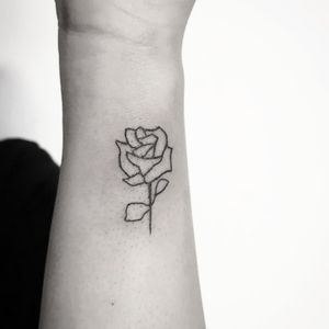 Tattoo by @Samfarfan (+34684178546) #rosa #rosatattoo #rose #roses #tattooedgirls #tattoos #tattoo #tatuaje #tatuajes #madrid #madridtattoo #tattoomadrid #blackandwhite #blackinktattoo #black #blackink #photooftheday #photography #tinta #tintanegra #fineline #finelinetattoo #venezolana