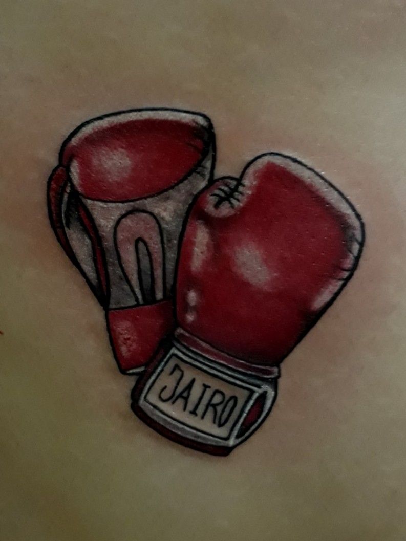Tattoo uploaded by Cristian Rodrigo • Hombre mounstruo con guantes de boxeo • Tattoodo