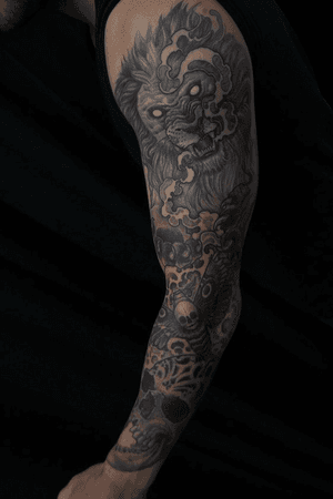 healed photo of Pascal s dark themed black and grey sleeve.thank you for looking. follow me on Facebook /Instagram at : obi1.0 https://www.facebook.com/obi1art/ www.obi1art.com #deathheadmoth #mothtattoo #dotwork #obitattoo #fullsleeve #mannheim #mannheimtattoo #ramsteimairbase #germany #tatowiermagazin