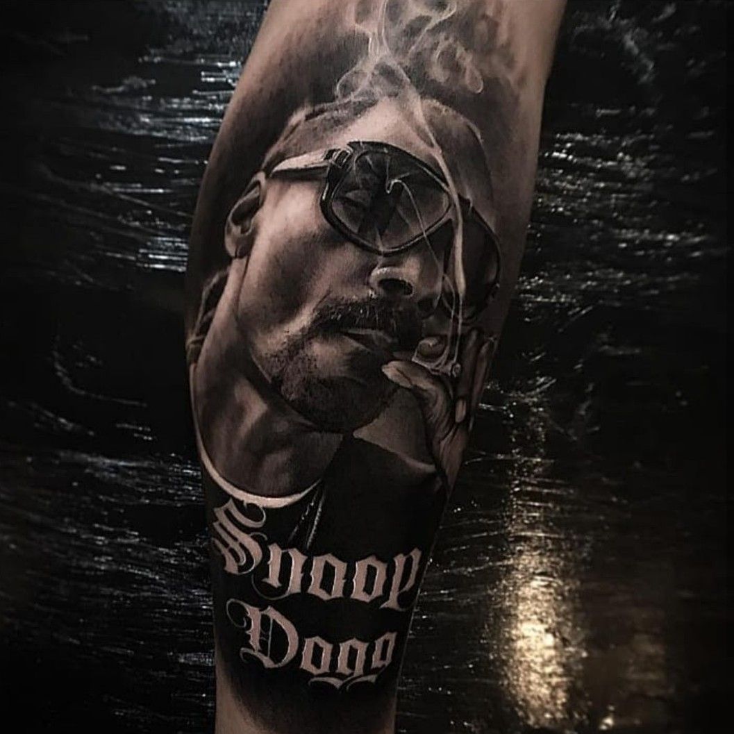 Snoop shows his Nat Dogg tattoo  9GAG