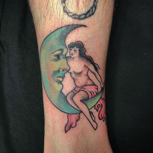 Tattoo by Michelle Tarantelli #MichelleTarantelli #moontattoos #moon #sky #stars #space #dream #crescentmoon #lady #maninthemoon #portrait #watercolor #pretty #pinup