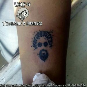 Silhueta Raul Seixas, Cabelo formando Maluco BelezaInstagram do Cliente: @uelingtongurgelInstagram e Tattoodo do Tatuador: @wolf07_Instagram e Tattoodo do Estúdio: @wolf07tatuagens #seixas #raulseixas #maluco #beleza #malucobeleza #musica #tattoo #ink #tatuagem #bodyart #tattoodo