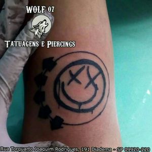 Logo da banda Blink 182 Instagram do Cliente: @willbokuma Instagram e Tattoodo do Tatuador: @wolf07_ Instagram e Tattoodo do Estúdio: @wolf07tatuagens #blink #blink182 #music #musica #smile #tattoo #ink #tatuagem #bodyart