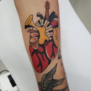 Heart tattoo...#brightandbold #BoldTattoos #tattooart #tattoo #loveink #musictattoo #hearttattoo #traditionaltattoo #oldschooltattoo #bestofday #bestink #tattooartist #inked #tattoos #rome #ink 