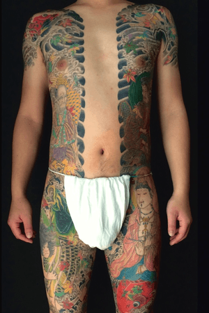 All shading and coloring by hand. Munewari. i did it 8rears ago ・ ・ ・ #tebori #handpoke #horimono #irezumi #japantattoo #japanesetattoo #japaneseirezumi #wabori #traditionaltattoo #ink #inked #tattoo #tattoos #tattooed #tattoolife #tattooideas #tattooartist #tattooing #tattooart #tattootime #tattooedguys #tattoostyle #backpiecetattoo #irezumicollective #tattooculture #tatuaje #手彫り #刺青 #タトゥー #irezumicollective