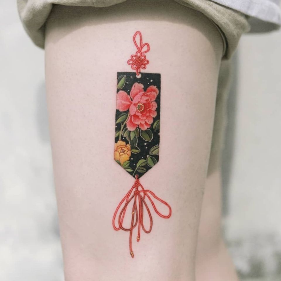 Nudo rojo con dos peonías de SION (@tattooistsion) #flowertattoo #floraltattoo #Korea #KoreanArtist #tattooistsion #colortattoo #flower #flowers #oriental #peonytattoo 