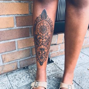 Tattoo by Ciara Havishya #CiaraHavishya #SamsaraRat #lineworktattoos #linework #illustrative #pattern #floral #ornamental #flowers #mandala #meditative #leaves #nature