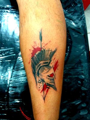 Elmo Espartano  Tatuaggi braccio, Tatuaggi guerriero, Tatuaggi