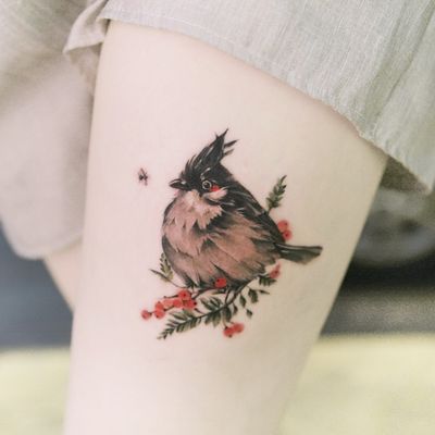 The pet bird of my customer and the bug that the the bird likes the most 🐛 #flowertattoo #floraltattoo #Korea #KoreanArtist #tattooistsion #colortattoo #flower #flowers #oriental #birdtattoo #bird 