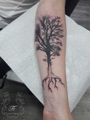 Tree tattoo/tatuaj copac #thtattoo #tatuajebucuresti #tattoobucharest #bucharest #bucharestink #bucuresti #romania #treetattoo #naturetattoo #tatuajesector1 #tattoooftheday #salontatuajebucuresti #salontatuaje www.tatuajbucuresti.ro