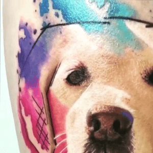 labrador watercolored aquarell/realistic style by Ritchey Berberis at Tattoo Anansi Munich Germany | shared by inkedmag few month aho
