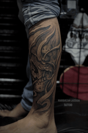 Skull tattoo black and grey by Marquezan Lacerda from Brazil #tattooartist #skull #blackandgrey 